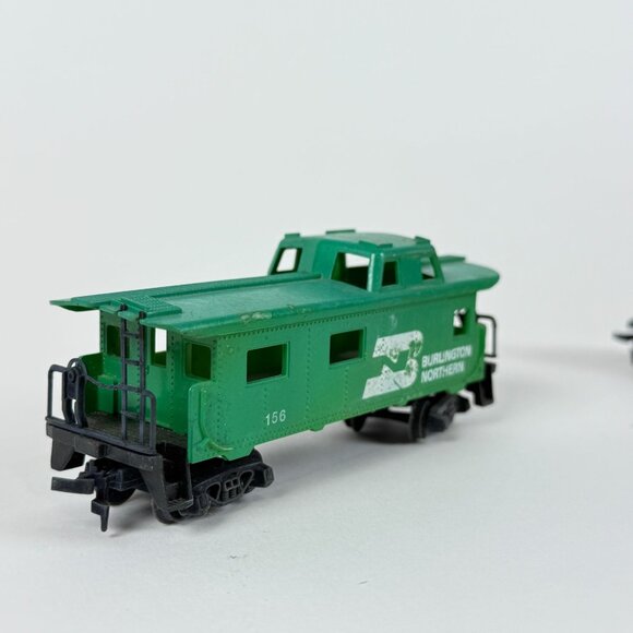 Vintage HO Scale Train Cars Mixed Set With Cabooses Broken Roof Detail - Picture 9 of 11